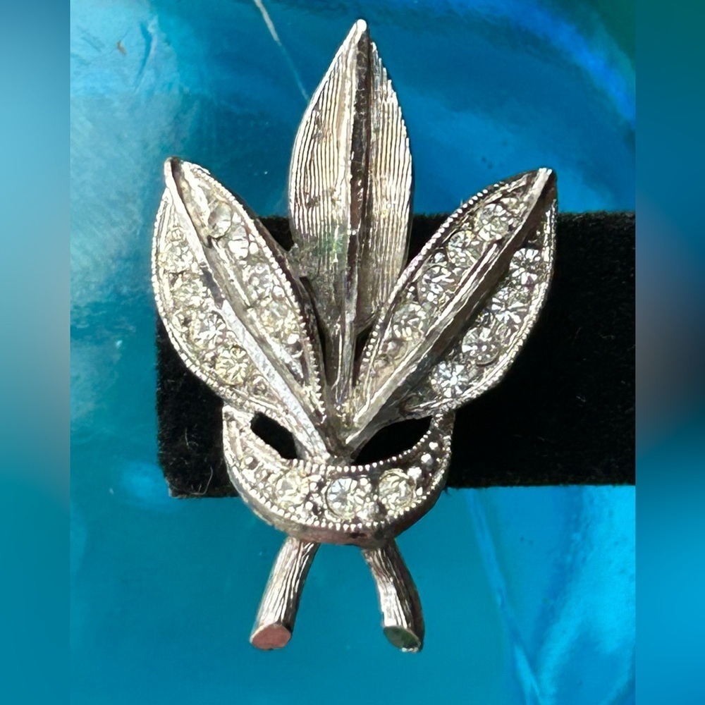 Vintage Trio Leaf Rhinestone Brooch and Clip on Earring Set - Picture 6 of 10